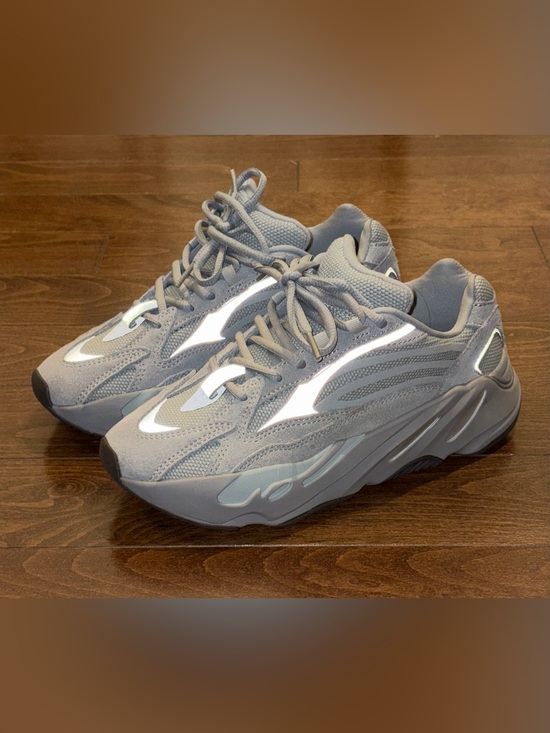 Yeezy Other - YEEZY 700 V2 Hospital Blue YOUTH US 5.5 / W US 7